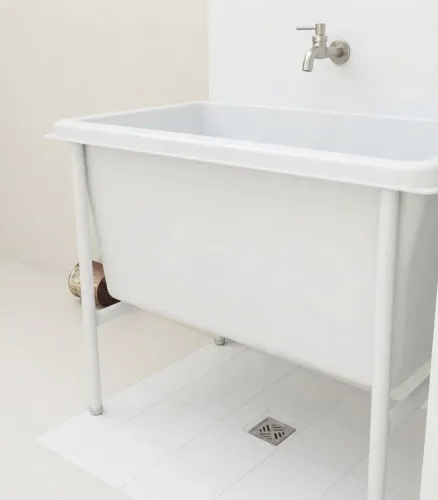 Banheira S/ DEGRAU mede aprox. 1,20x90 para pet shop baixei o preço para sair hoje