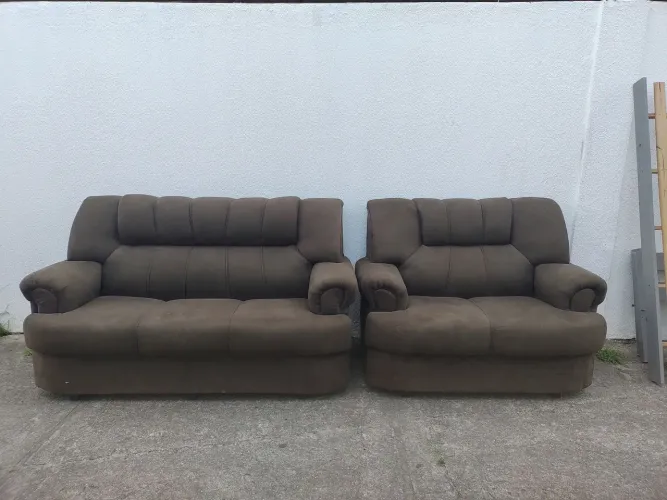 02 sofás 2 e 3 lugares