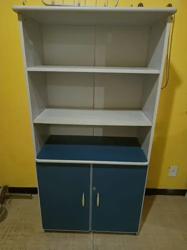 Armário Misto ou Estante com Portas Inferiores e Chave