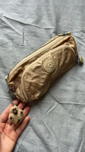 Estojo kipling dourado 
