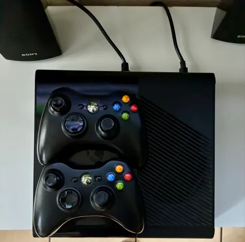 Xbox 360 Super Slim RGH Desbloqueado