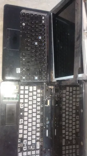 Dois notebook para retirar peças, ele ligam mas é para retirada de peças