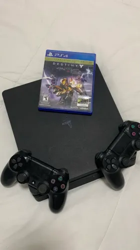 PS4 Slim + 2 controles + 1 jogo