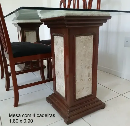 Mesa com 4 cadeiras com centro medindo 1,80x0,90