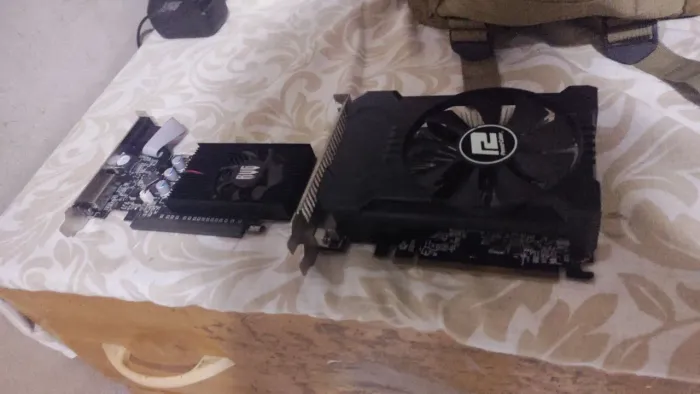 Rx550 de 2gb e uma GT 705 1gb