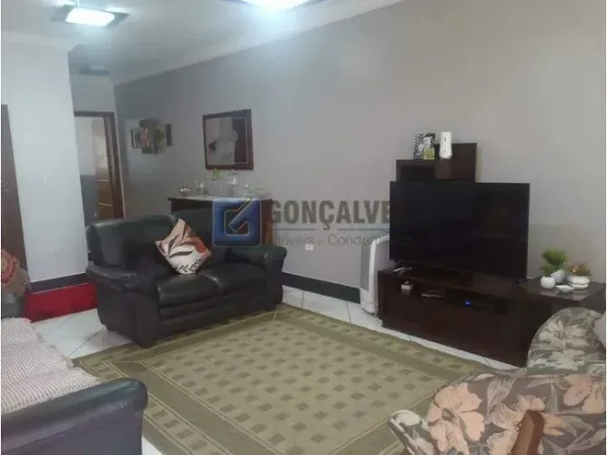 Sobrado de 3 suítes com 4 vagas | Nova Petrópolis, SBC R$ 890.000