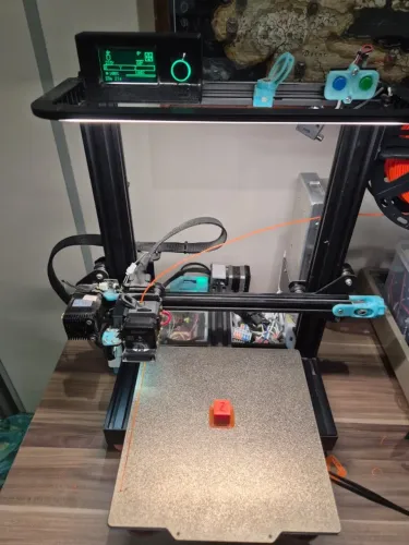 Ender 3 Pro com vários upgrades e peças sobressalentes
