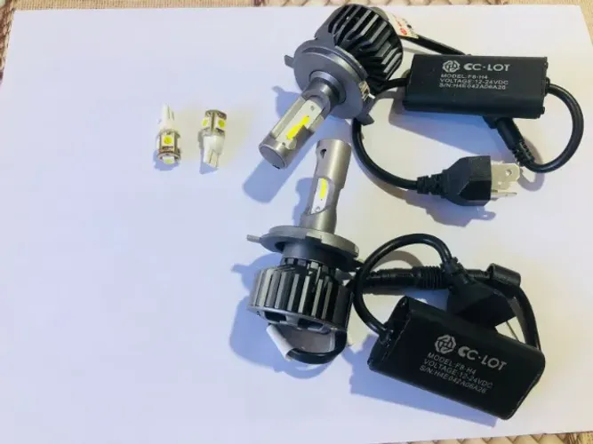 Kit LED H4 Ultra Brilho Par de faróis + Lampadas de posição T10 - Plug & Play