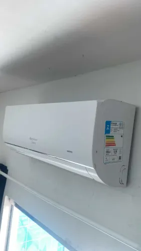 AR-CONDICIONADO MIDEA 9.000 BTUs INVERTER + WI-FI