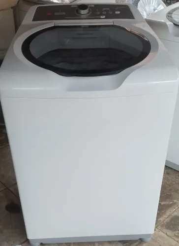 Vendo essa máquina Brastemp 15kg funcionando perfeitamente com garantia de três meses