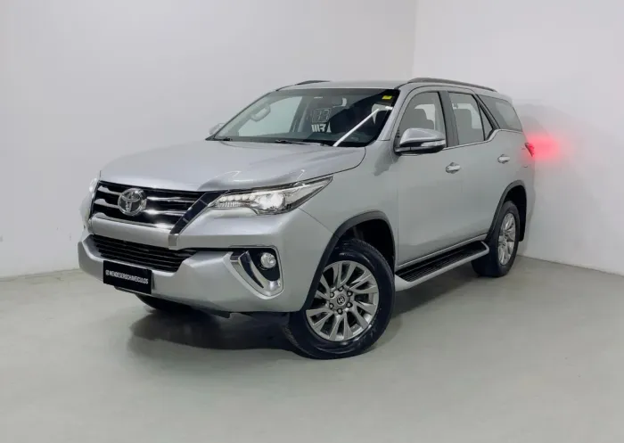 Toyota Hilux SW4 SRX 4X4 2.8 TDI 16V Dies. Aut. 2017