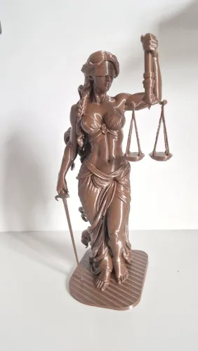 Estátua Deusa da Justiça - Elegante e Decorativa
