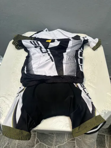 Roupa de ciclismo marca SCOTT M (Trazida do Japão.)