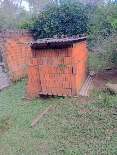 Vendo tijolos e pedras