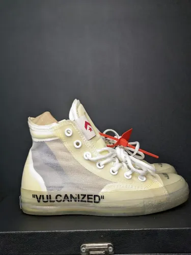 Tênis Converse Chuck Taylor All-Star Vulcanized Hi Off-White