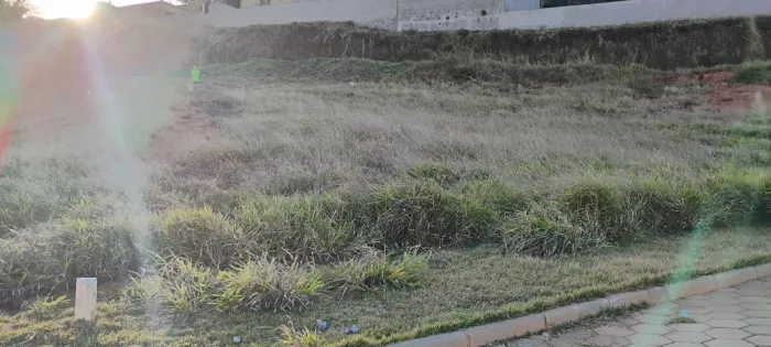 Terreno 450m² no Portal do Sol JF - Vista Deslumbrante e Oportunidade! ?