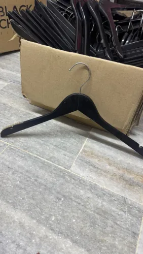 Cabide preto