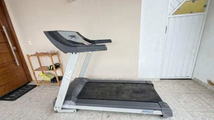Esteira Athletic 3950T Professional 150kg - 220V (Semi-Profissional)