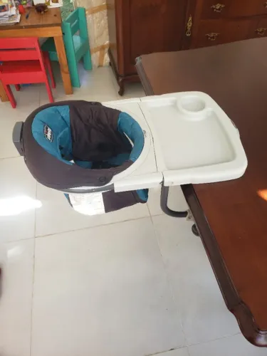 Chicco Cadeira de Alimentação Portátil com Encaixe em Mesa e Bandeja