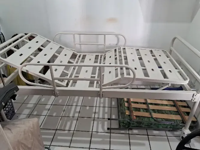 Cama Hospitalar + Colchão Pneumático + Colchão Ortopédico