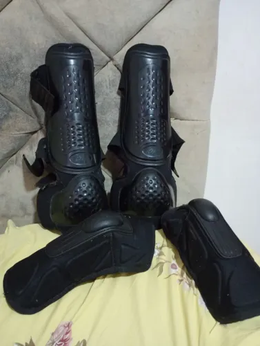 Joelheiras novas.