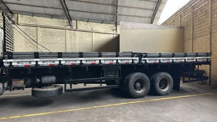 Vende-se IVECO TECTOR 240E25 2011 - CAMINHÃO DE VERDADE, PRONTO PRA RODAR