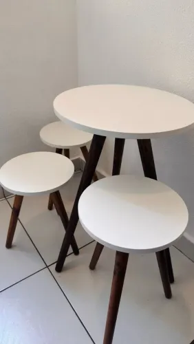 CONJUNTO DE MESAS APARADORAS DE APOIO BRANCAS