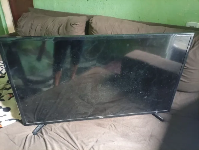 Vendo tv Samsung 43 esmart com a tela quebrada
