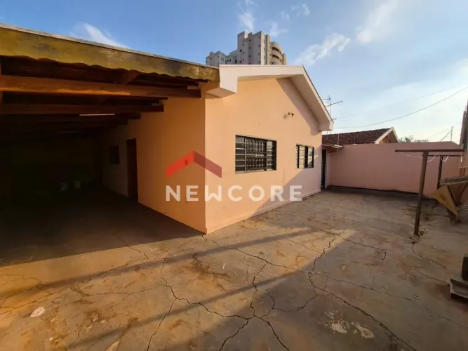 Casa em Avenida Doutor Mário Arantes de Almeida - Vila Yamada - Araraquara/SP