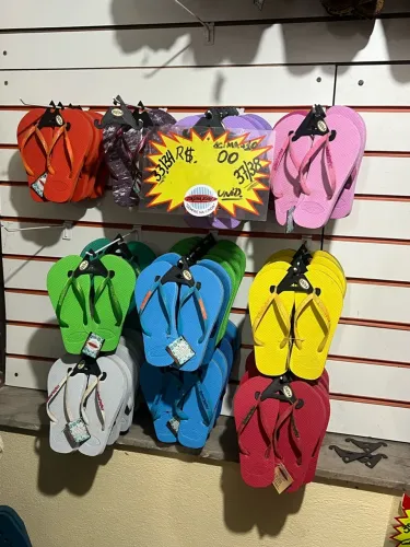 VENDO CHINELOS ITAÚNA SURF DE DIFERENTES MODELOS E CORES (QUEIMA DE ESTOQUE)