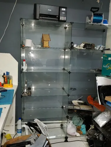 Estante de vidro