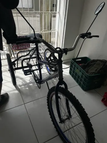 Bicicleta três pneus