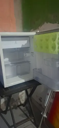 vendo um frigobar