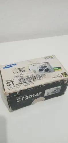 Câmera Samsung ST2014F.