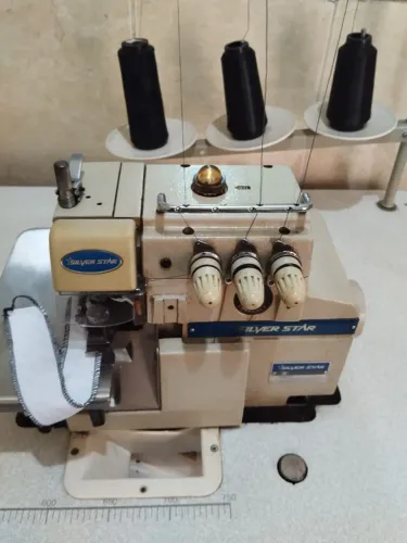 Máquina de costura industrial Overlock - Silver Star