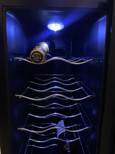 Adega De Vinhos Brastemp Para 12 Garrafas +2 espumantes