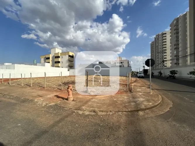 Terreno disponível para locação no bairro Novo Mundo