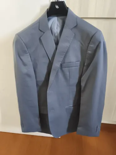 Terno Completo Cinza Blazer tamanho 50 e calça social tamanho 44.