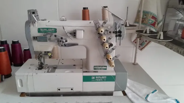 Maquina de Costura GALONEIRA