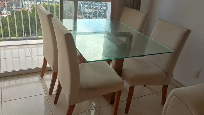 Conjunto mesa e cadeira
