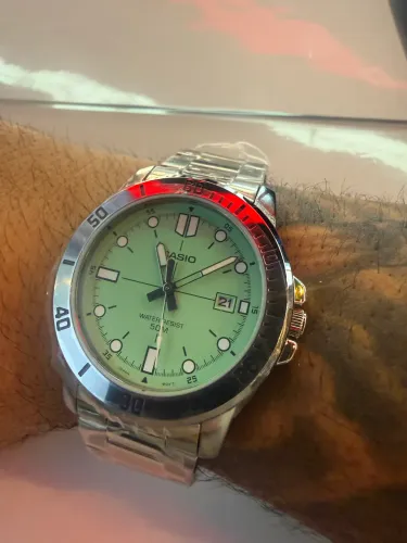 Relógio Casio MTP - VD01D fundo verde