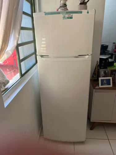 Geladeira Consul refrigerador 256L, congelador 76L