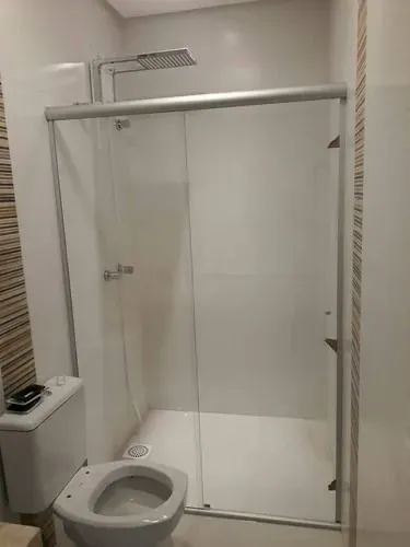 Manutenção de box para banheiro, portas, janelas, cortina de vidro e espelhos. 