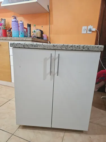 Balcão de Cozinha 2 Portas com Tampo de Granito (Excelente Estado)