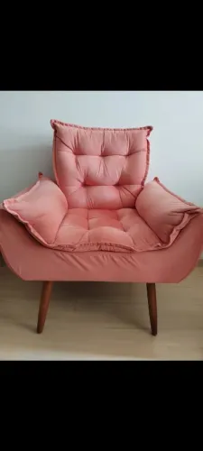 Vendo poltrona, bem conservada,190 reais, não entrego