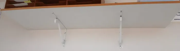 Prateleira com suporte 
