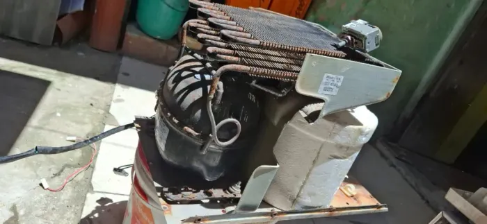 Motor compressor Frigobar/bebedouro... 127v (1/10 HP)