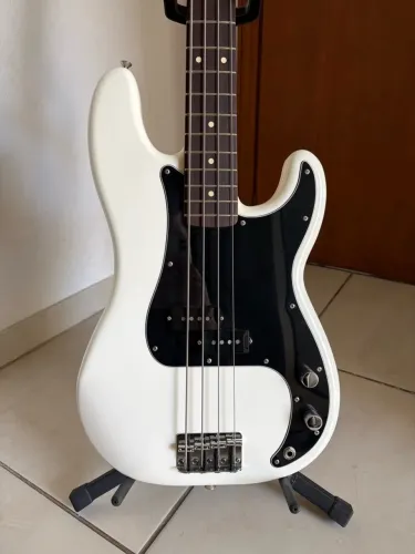 Baixo Fender Player II Precision