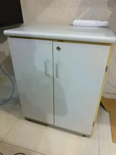 Armarinho de escritório pequeno