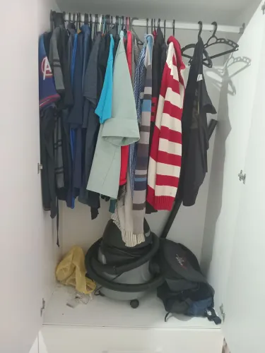 VENDO, UM GUARDA ROUPA DE CASAL, 500